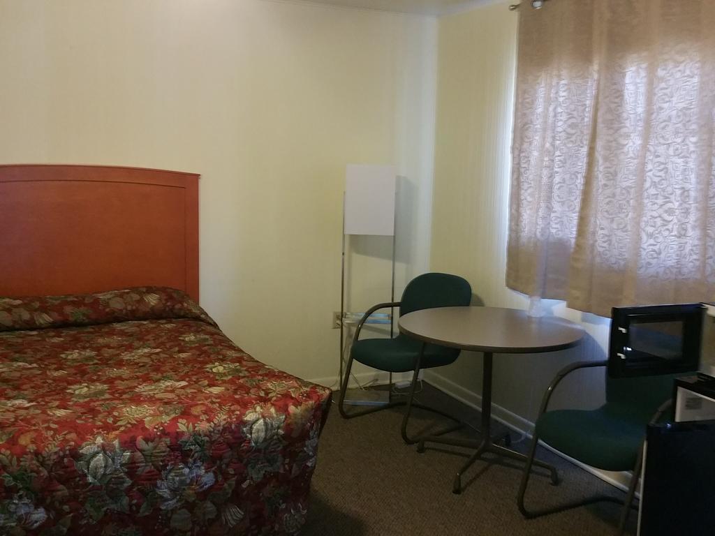 Baker'S Motel Norwich ภายนอก รูปภาพ