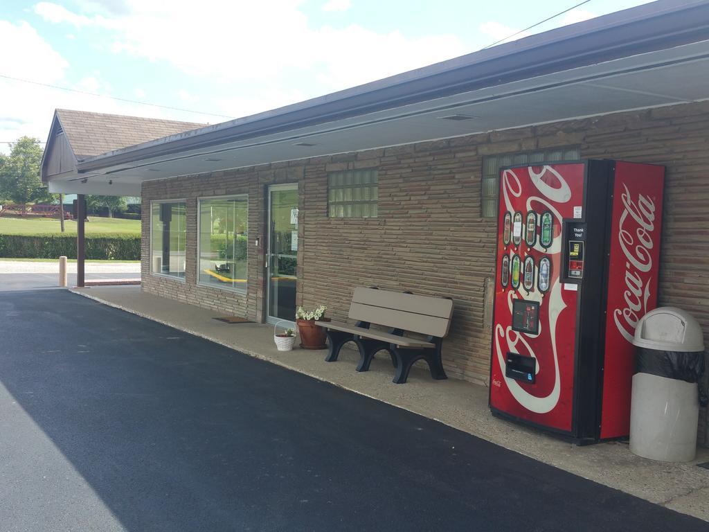 Baker'S Motel Norwich ภายนอก รูปภาพ