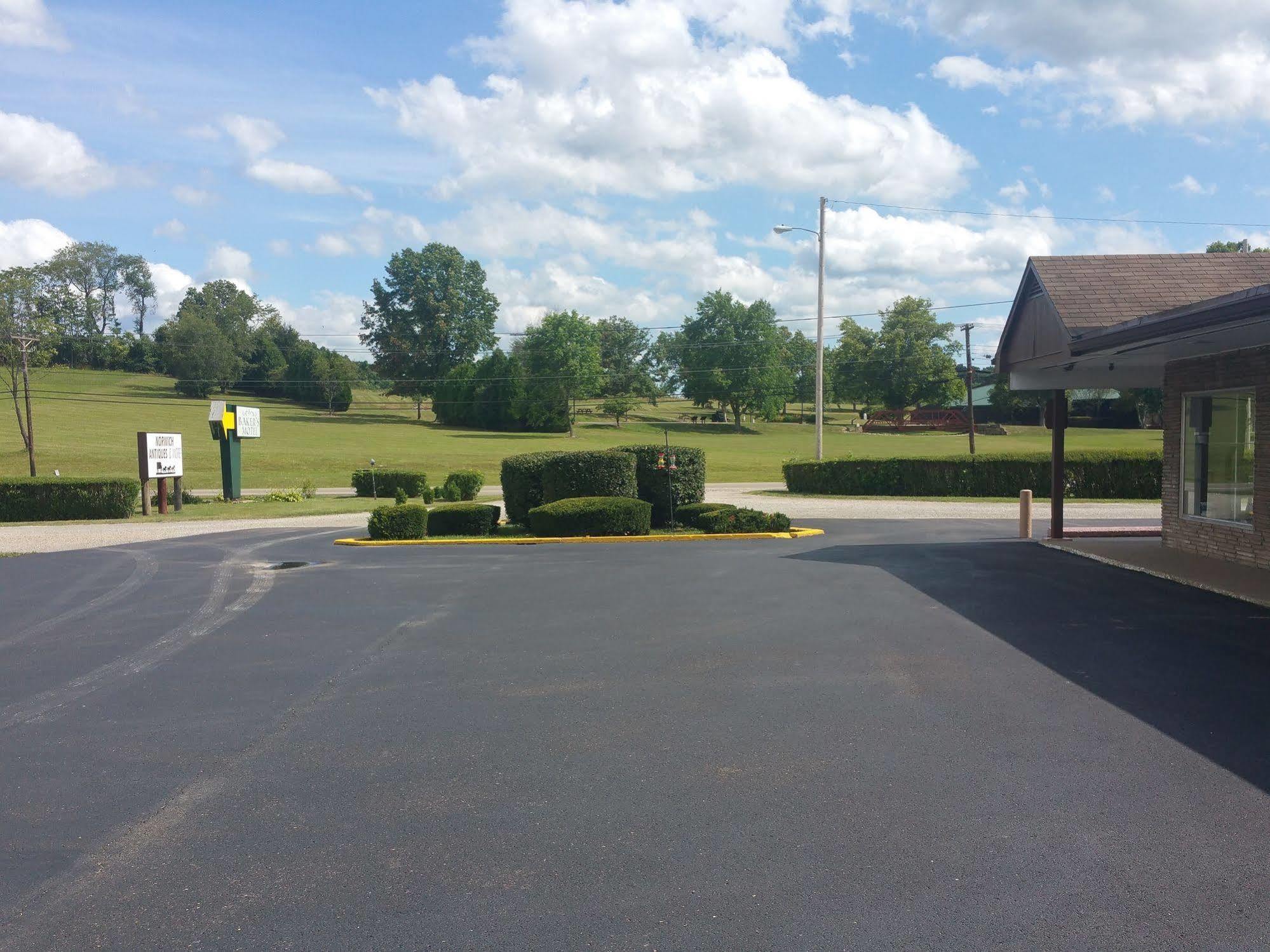 Baker'S Motel Norwich ภายนอก รูปภาพ