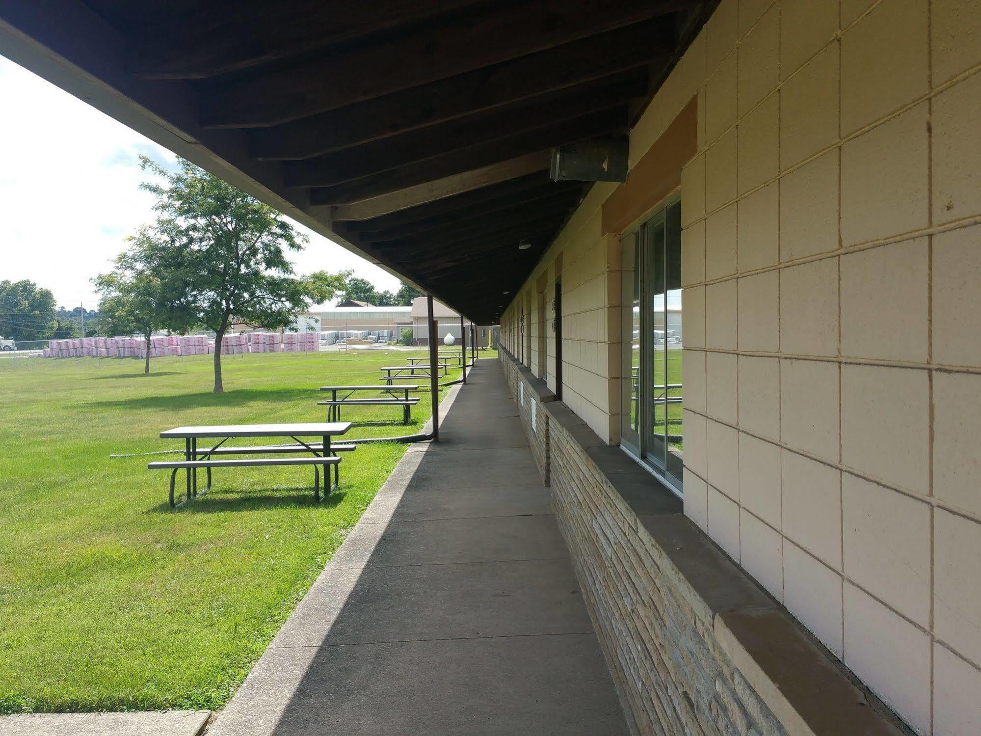 Baker'S Motel Norwich ภายนอก รูปภาพ