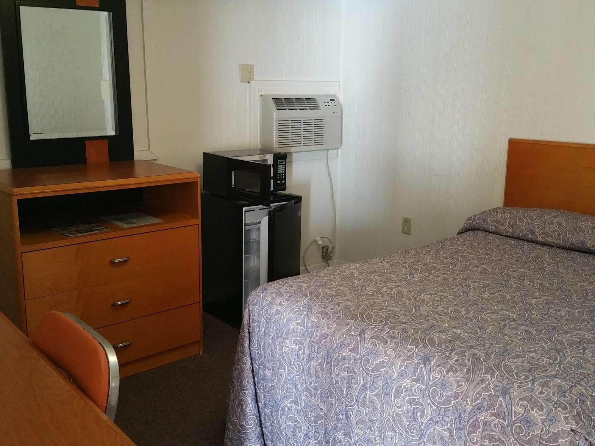 Baker'S Motel Norwich ภายนอก รูปภาพ