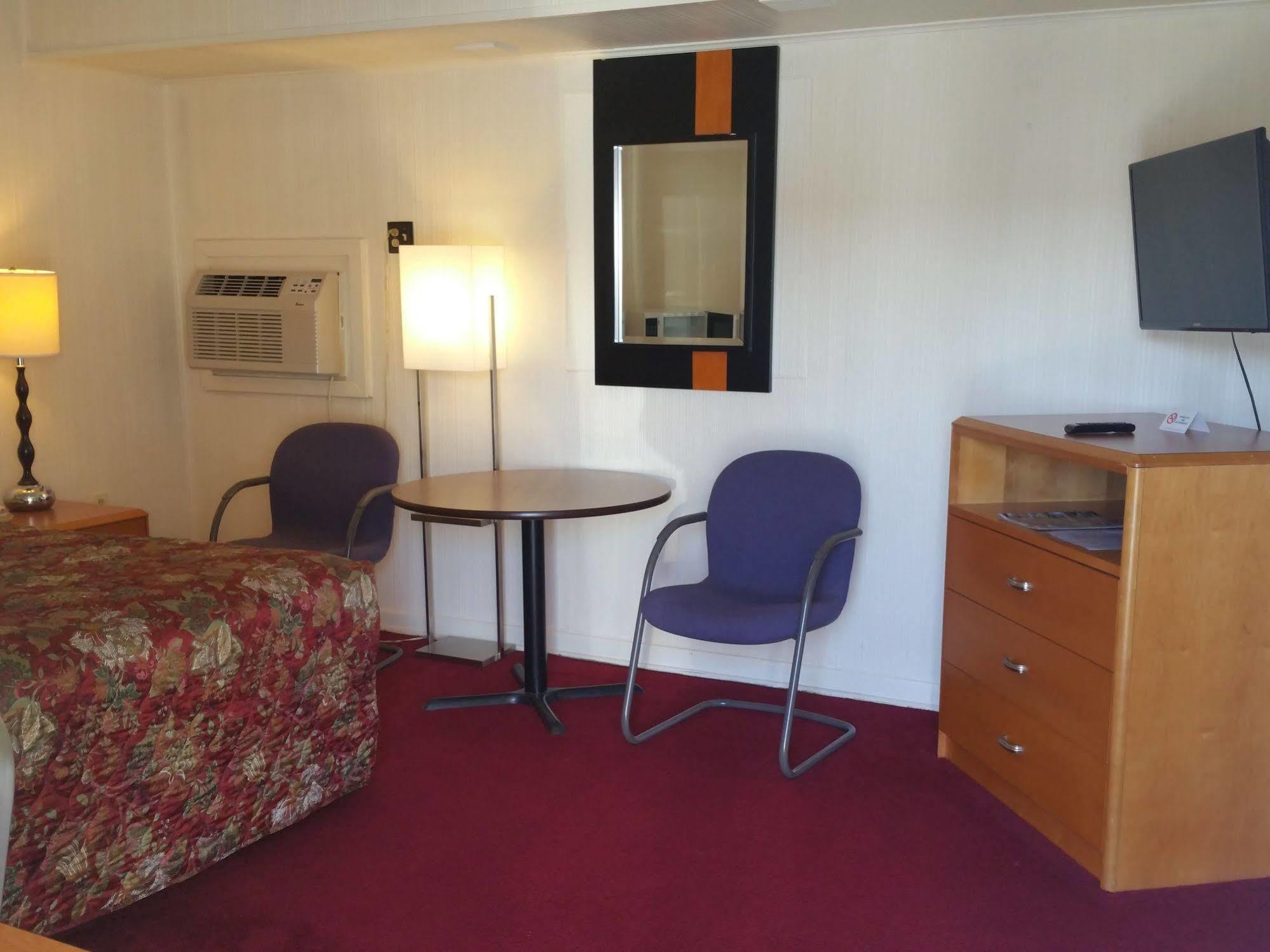 Baker'S Motel Norwich ภายนอก รูปภาพ