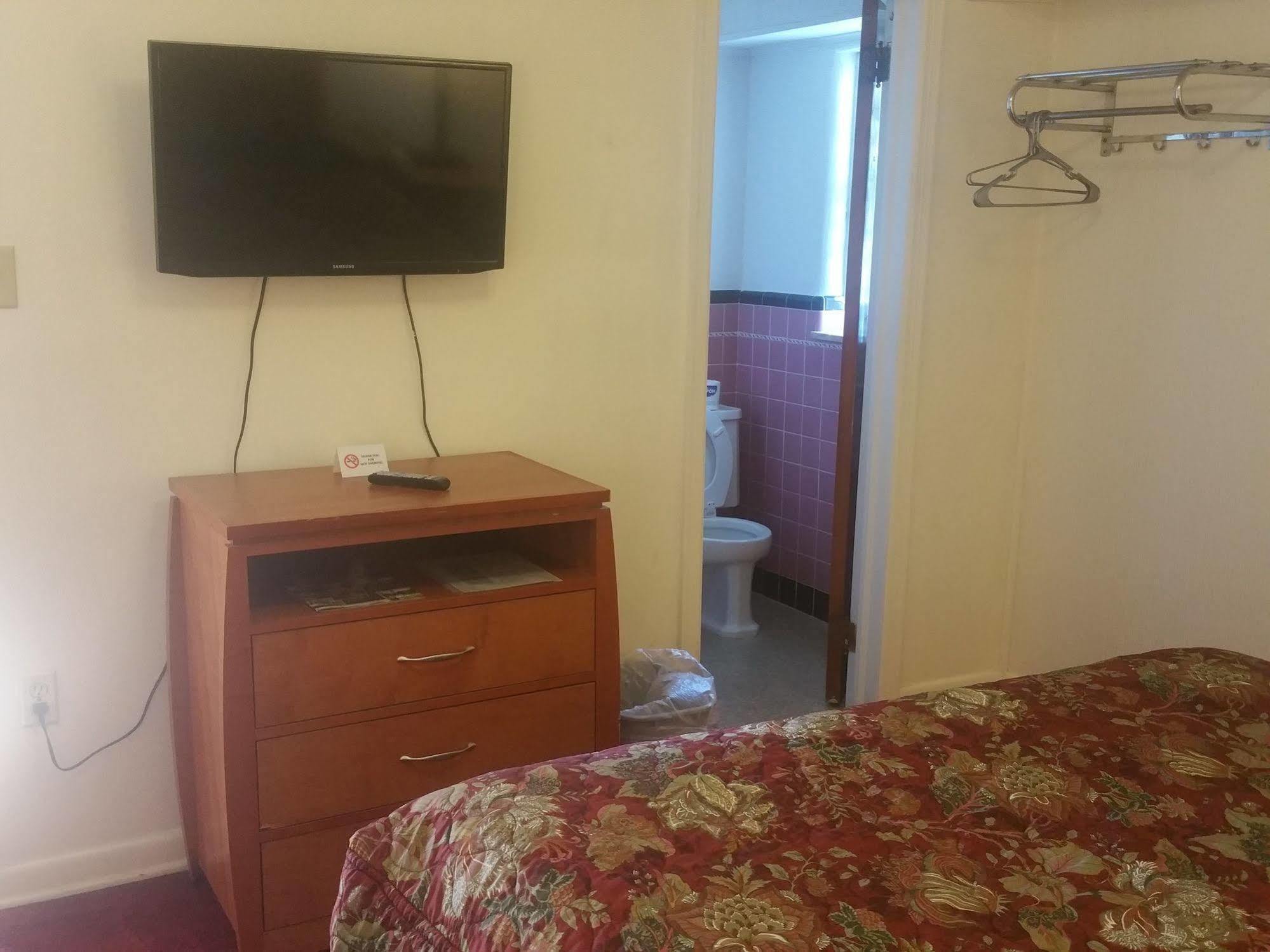 Baker'S Motel Norwich ภายนอก รูปภาพ
