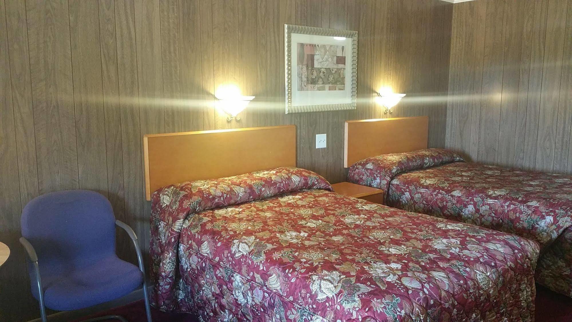Baker'S Motel Norwich ภายนอก รูปภาพ