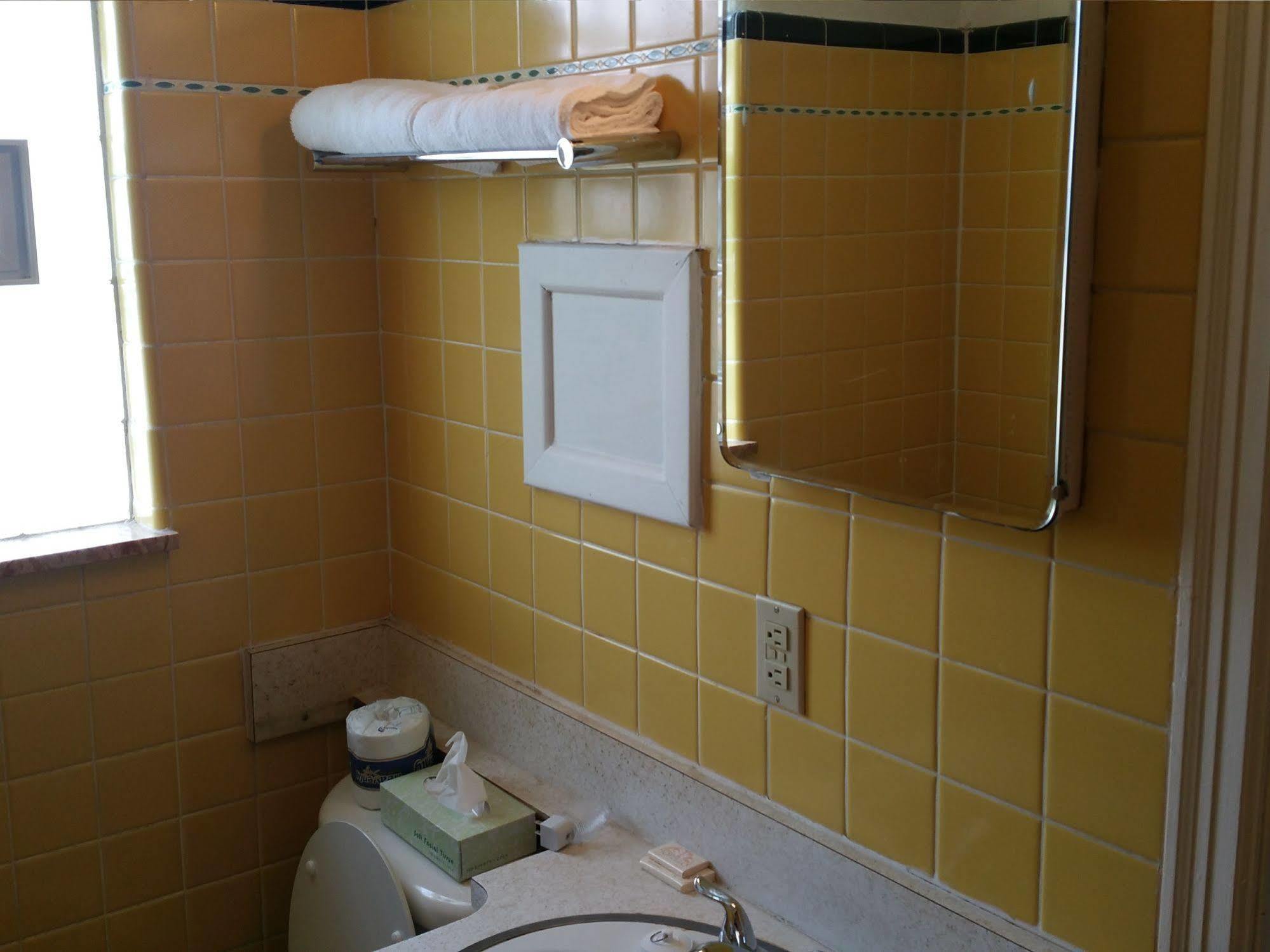 Baker'S Motel Norwich ภายนอก รูปภาพ